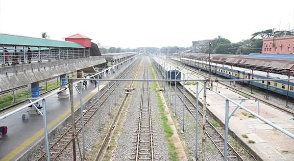 Double-span railway bridge construction